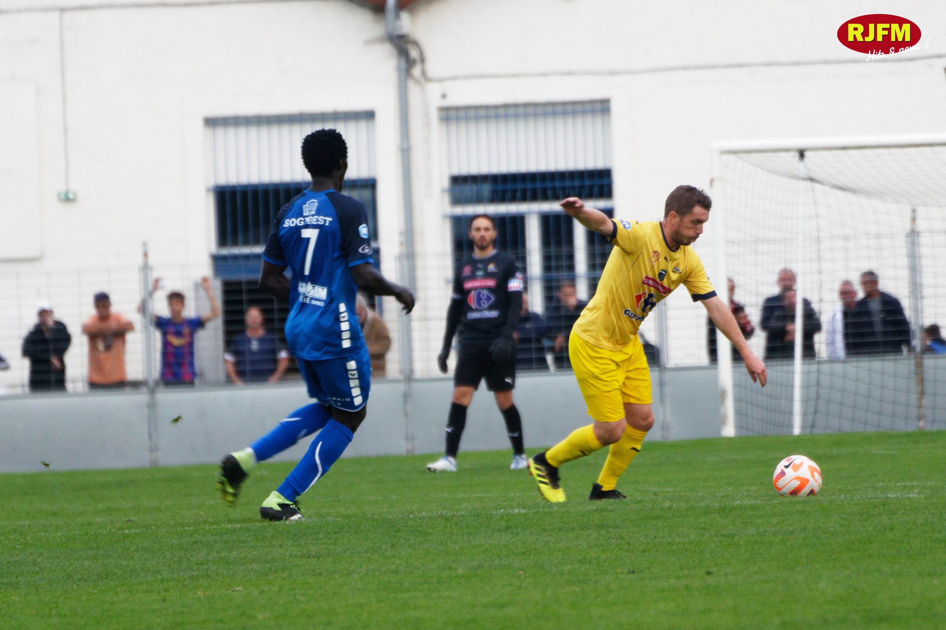 Foot Montlu&ccedil;on dom&eacute;rat 15102022-55.jpg (2.02 MB)
