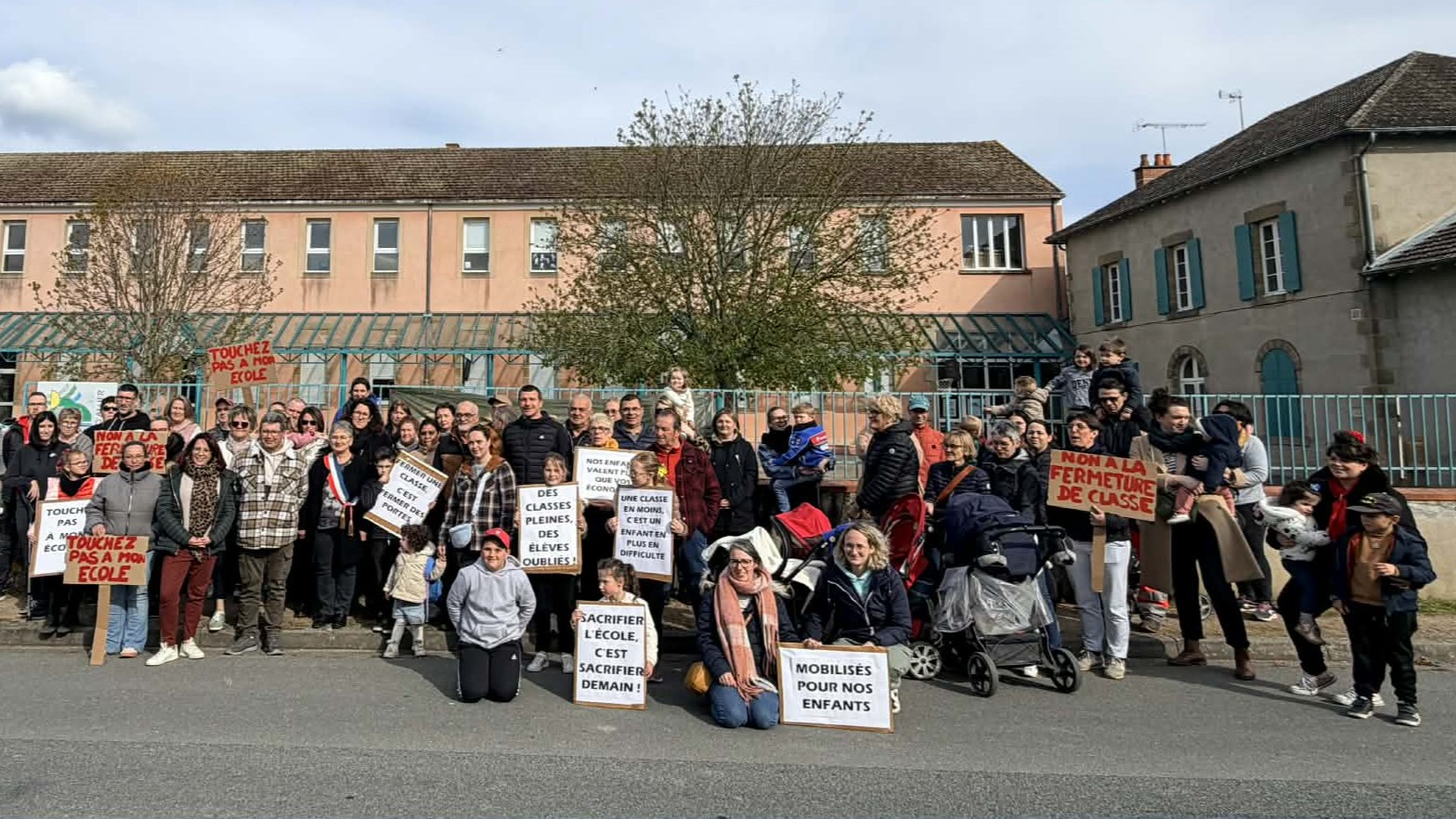 Carte scolaire Villefranche d'Allier.jpeg (415 KB)