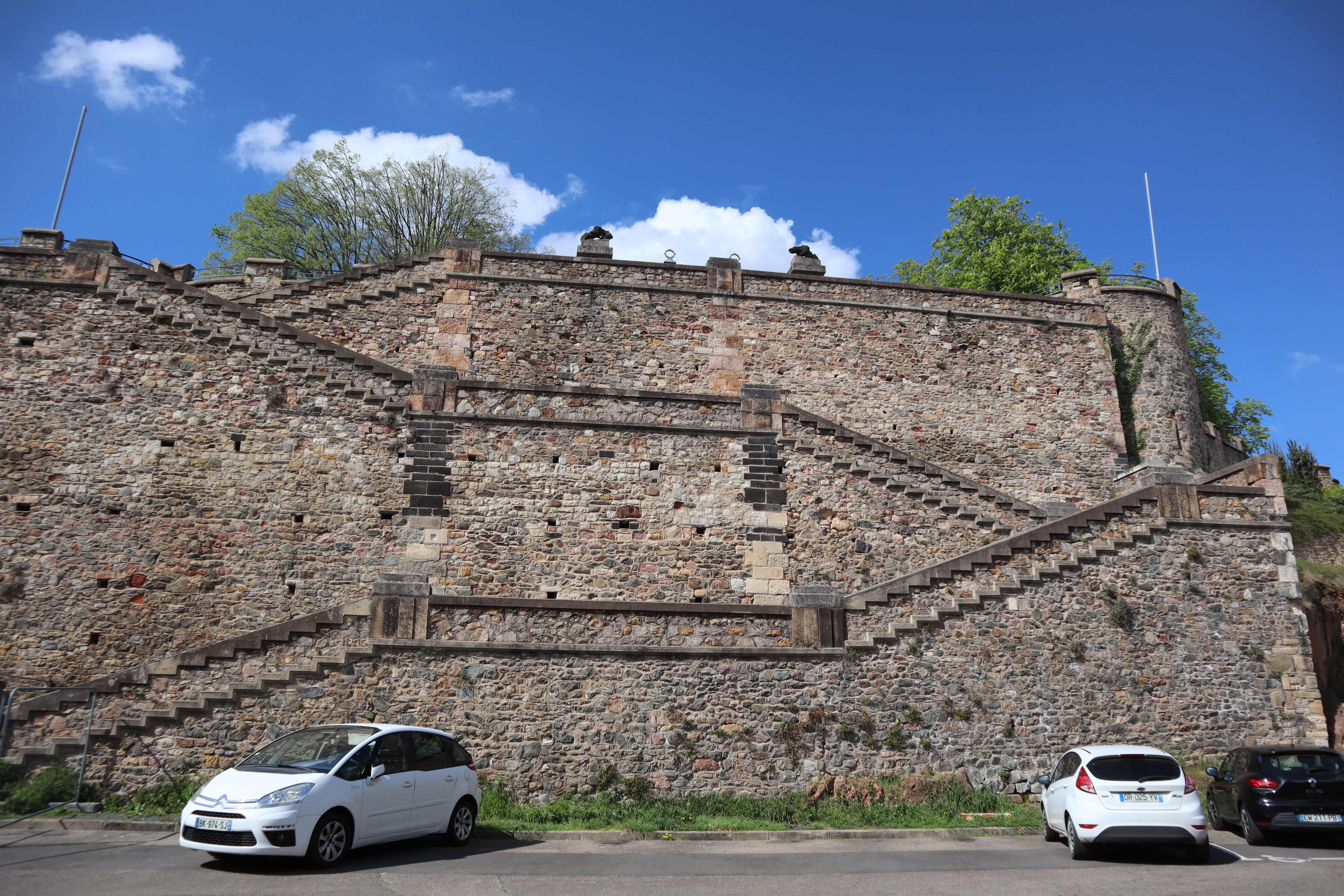 Escalier Maugenest avant travaux avril 2025.JPG (13.10 MB)