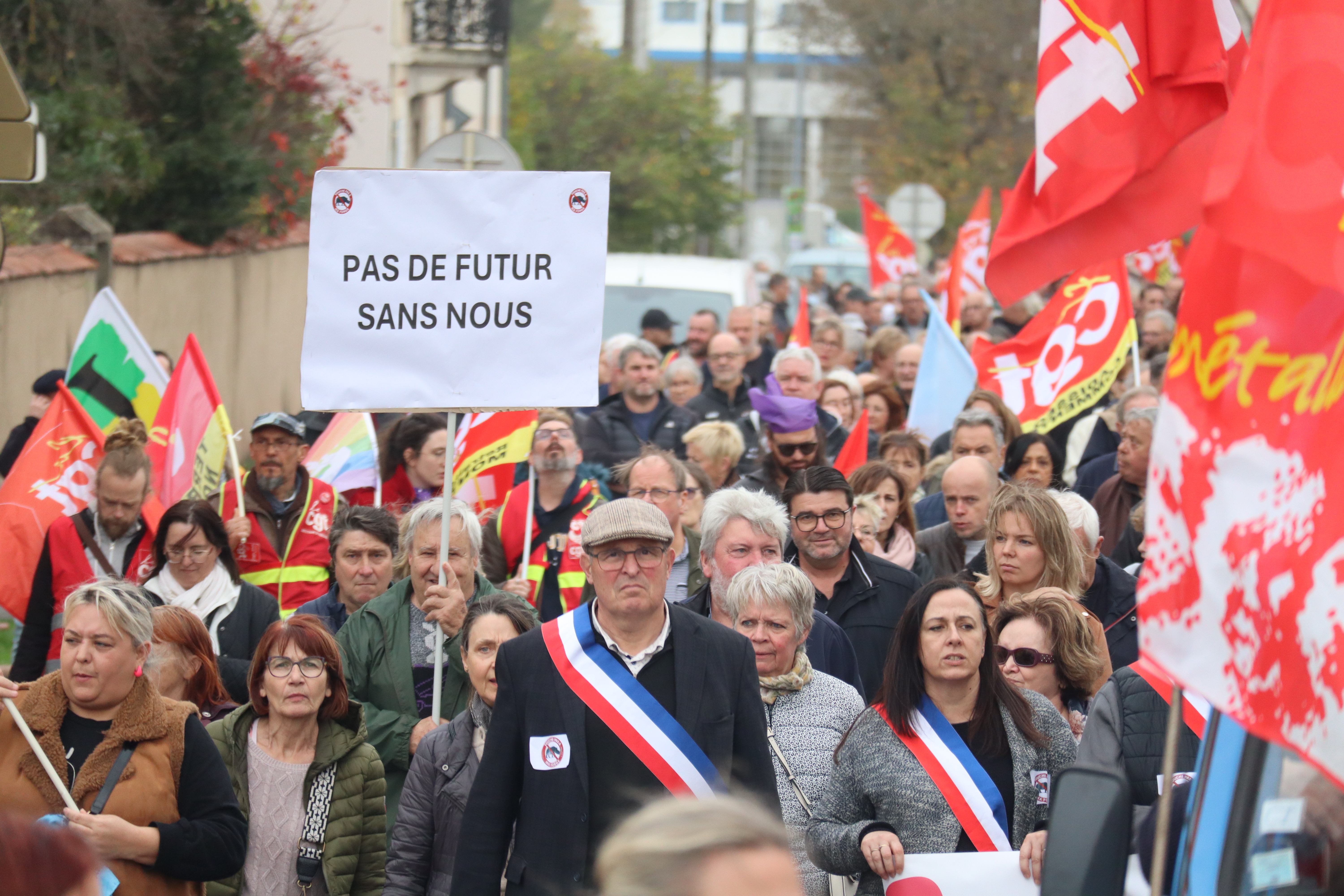 Manifestation Erasteel Novembre 2025 (5).JPG (8.53 MB)