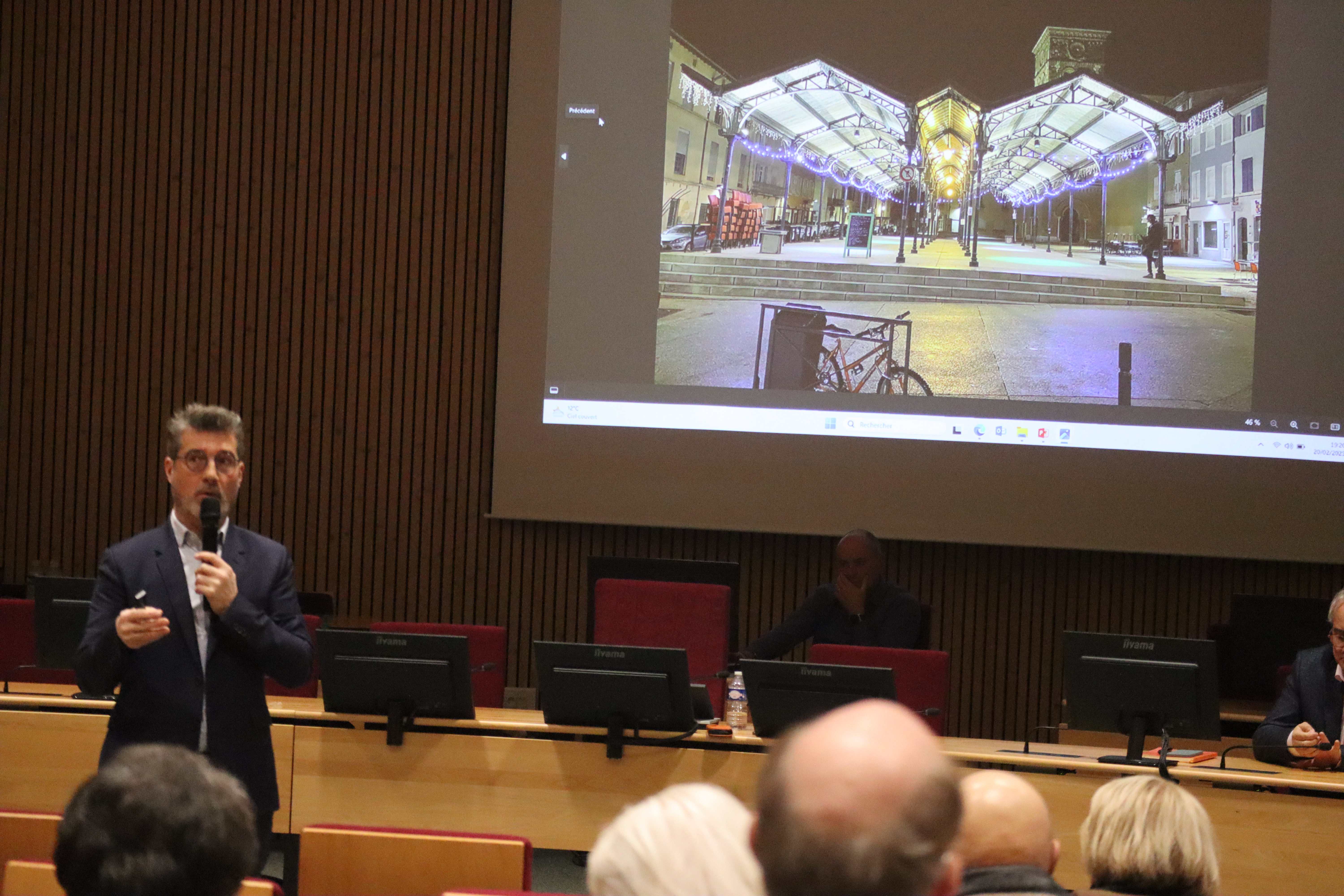 Place de la Poterie R&eacute;union publique Laporte.JPG (9.43 MB)