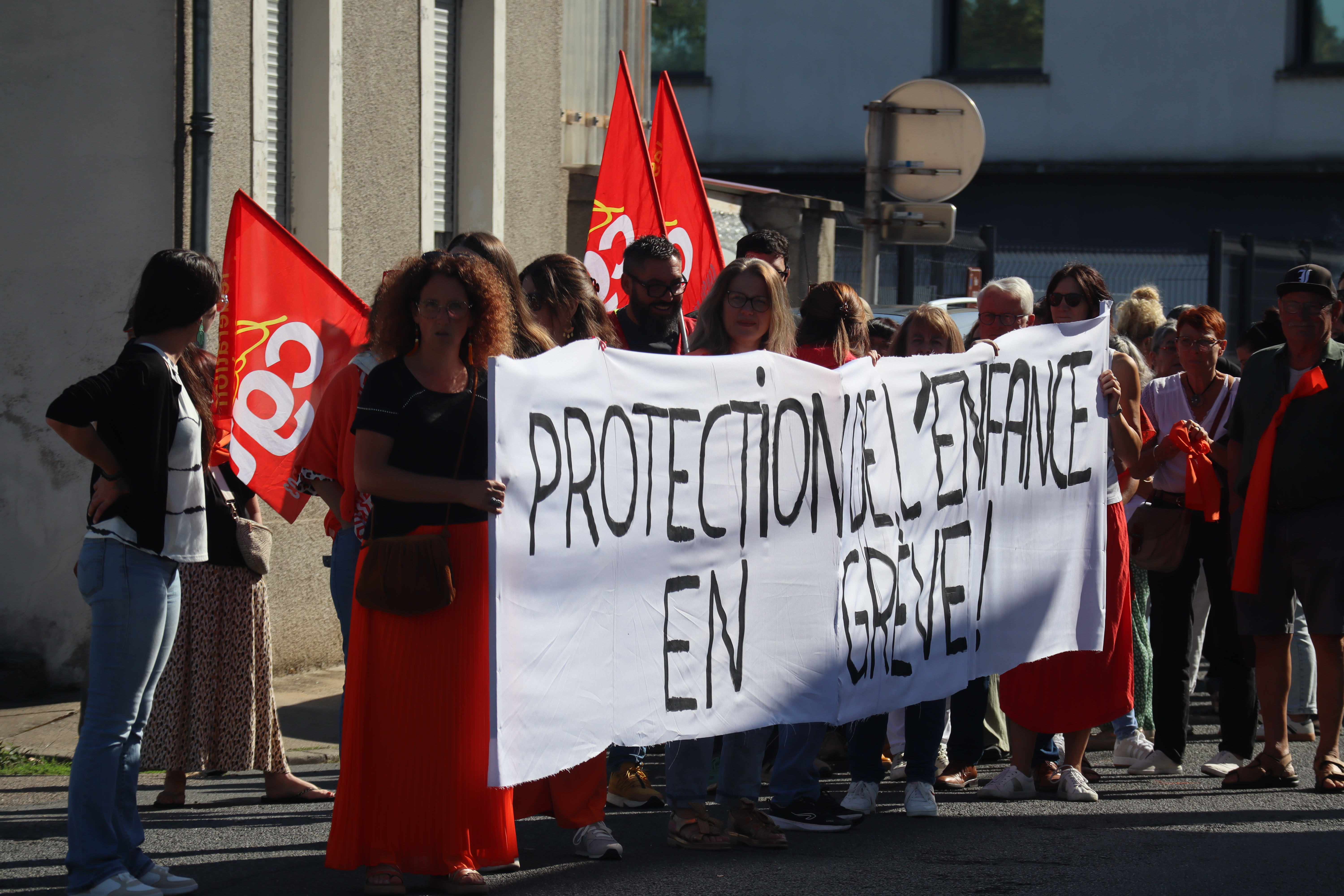 Protection de l'enfance en grève septembre 2025 2.JPG (7.35 MB)