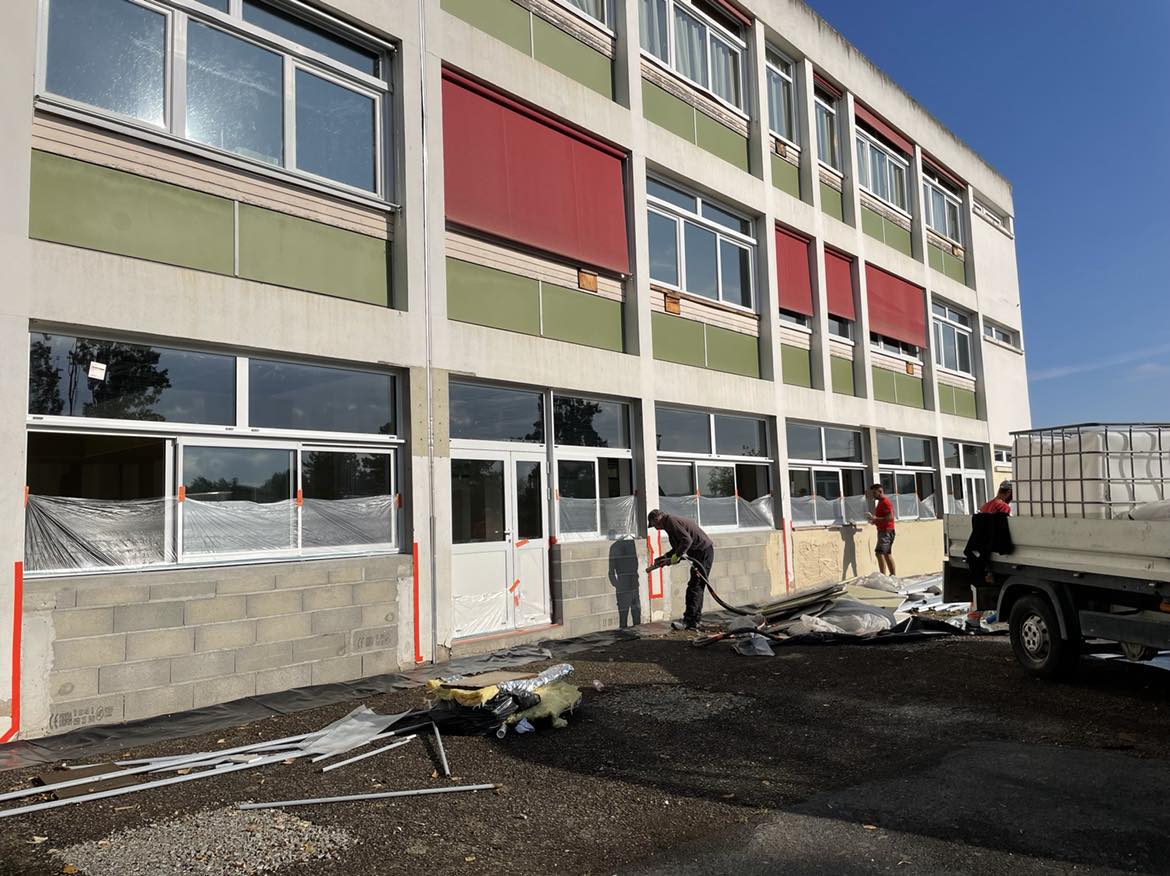 Travaux dans les &eacute;coles Montlu&ccedil;on aout 2023 (1).jpg (166 KB)