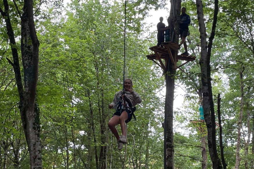 Petit saut dans le vide et grands frissons, voici le « quick jump », au parc de Marcillat-en-Combraille