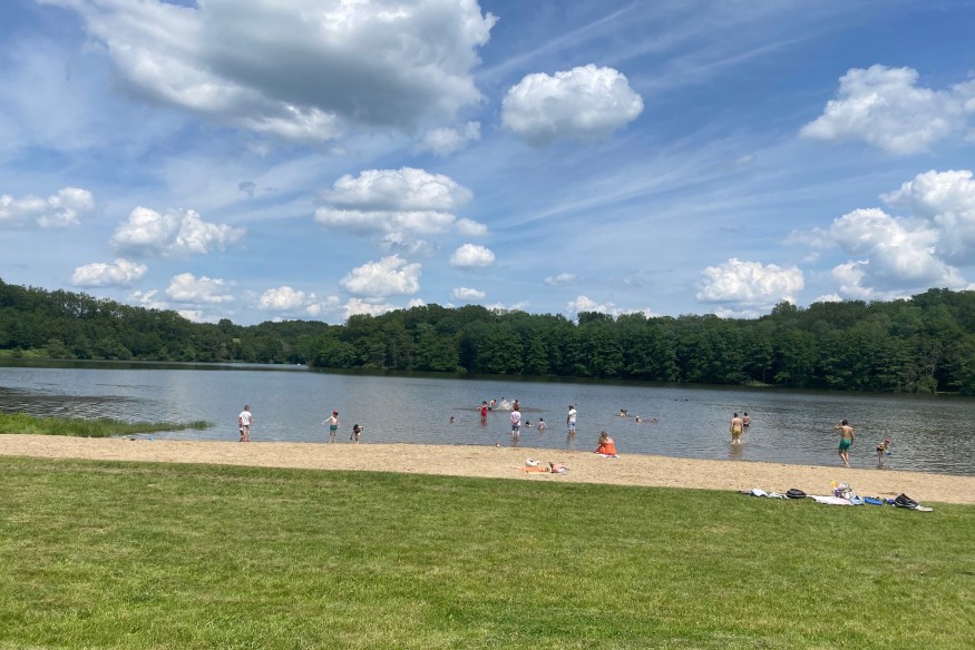 Se baigner oui, mais pas n'importe où, la qualité de l'eau des lieux de baignade étroitement surveillée par l'ARS