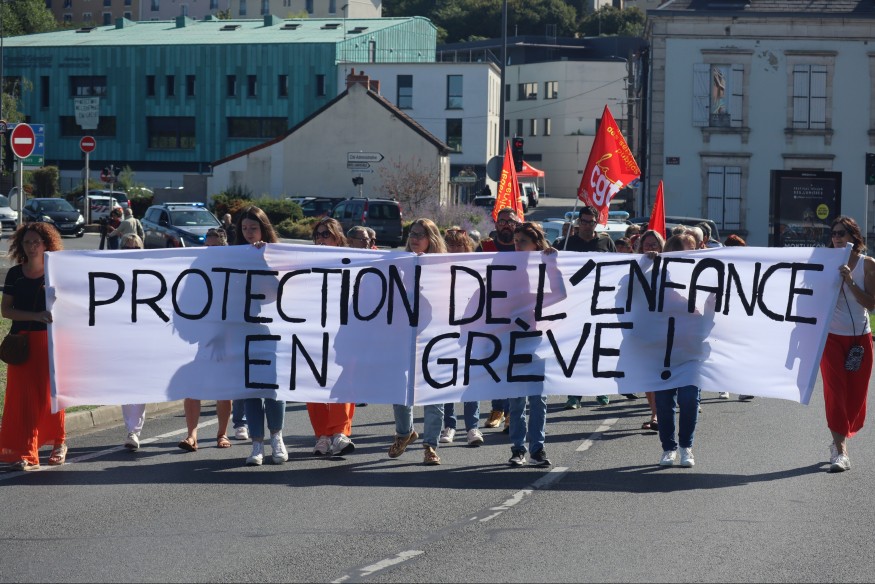 Les agents de la protection de l'enfance à Montluçon réitèrent leur demande de moyens pérennes