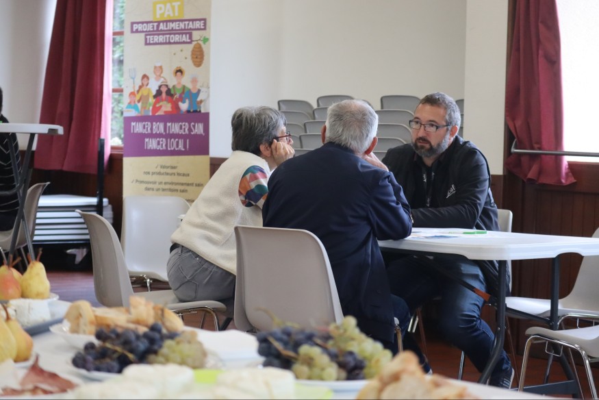 Un "casse-croûte" organisé à Bizeneuille pour parler transmission des exploitations agricoles