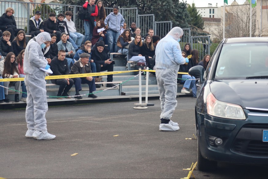 Informer, susciter des vocations : plus de 400 jeunes au salon des métiers de la défense et de la sécurité à l'école de gendarmerie