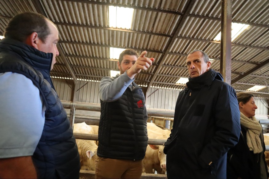 "C'est 20.000 euros de plus à l'année" : devant le sous-préfet, des agriculteurs alertent sur la hausse du prix du gazole