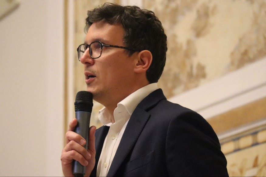 Le conseil municipal d'élection du nouveau maire retransmis en direct à l'hôtel de ville ce vendredi soir